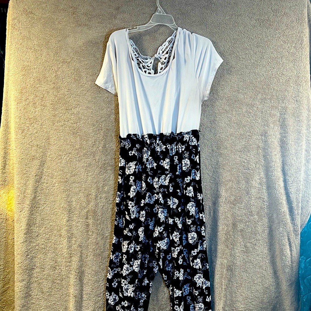 1X white & blk bell bottom jumpsuit with flowers
